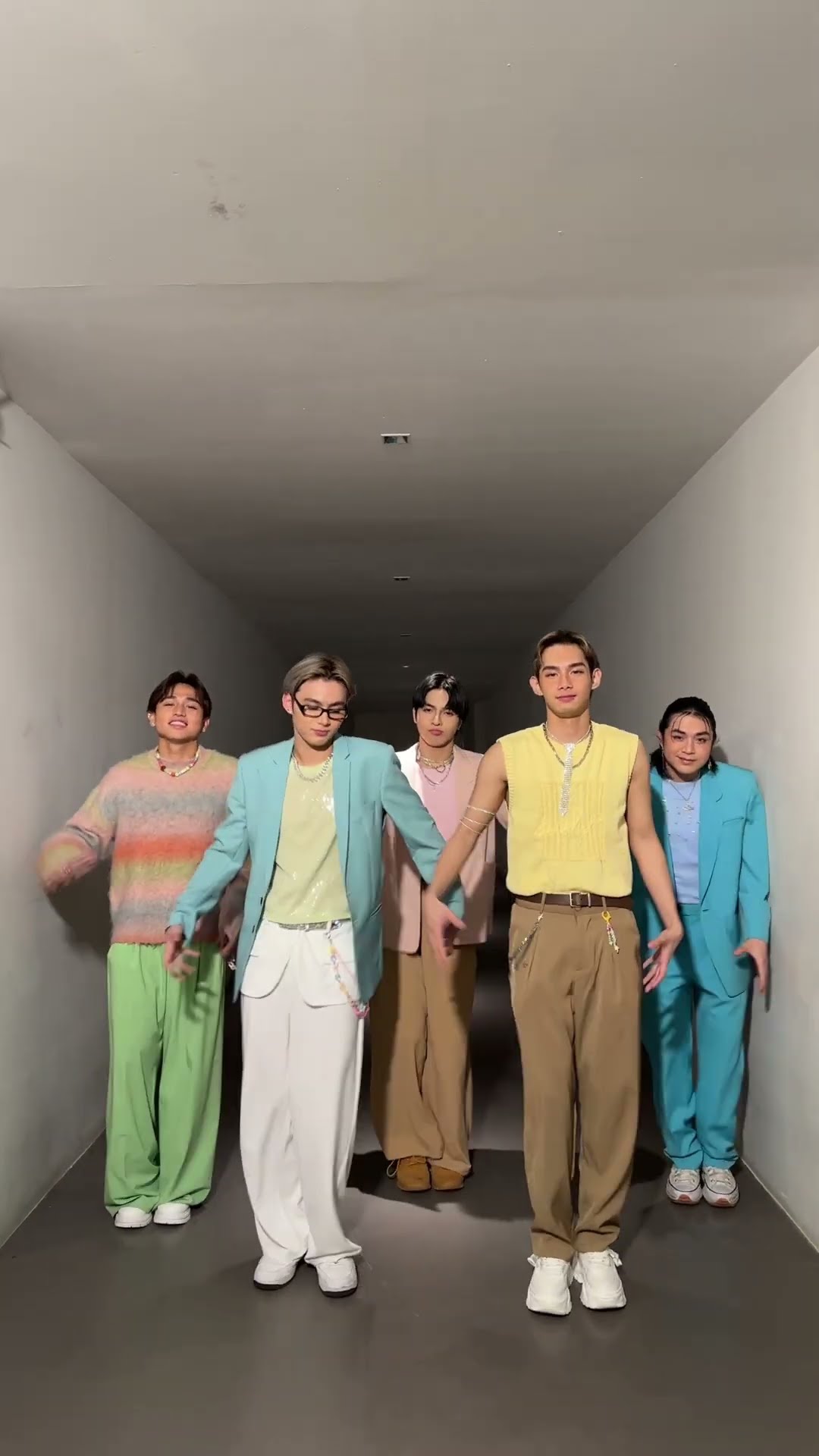 bumble bee pero mukhang highlighter sa pencil case ✨ #VXON #group #dancechallenge #fyp #fypviralシ